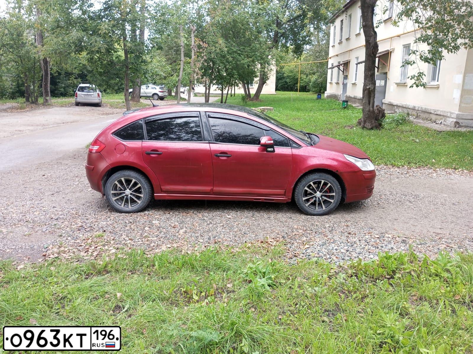 Фото автомобиля CITROEN C4, 2006 — госномер М793НН45. Цвет: Красный