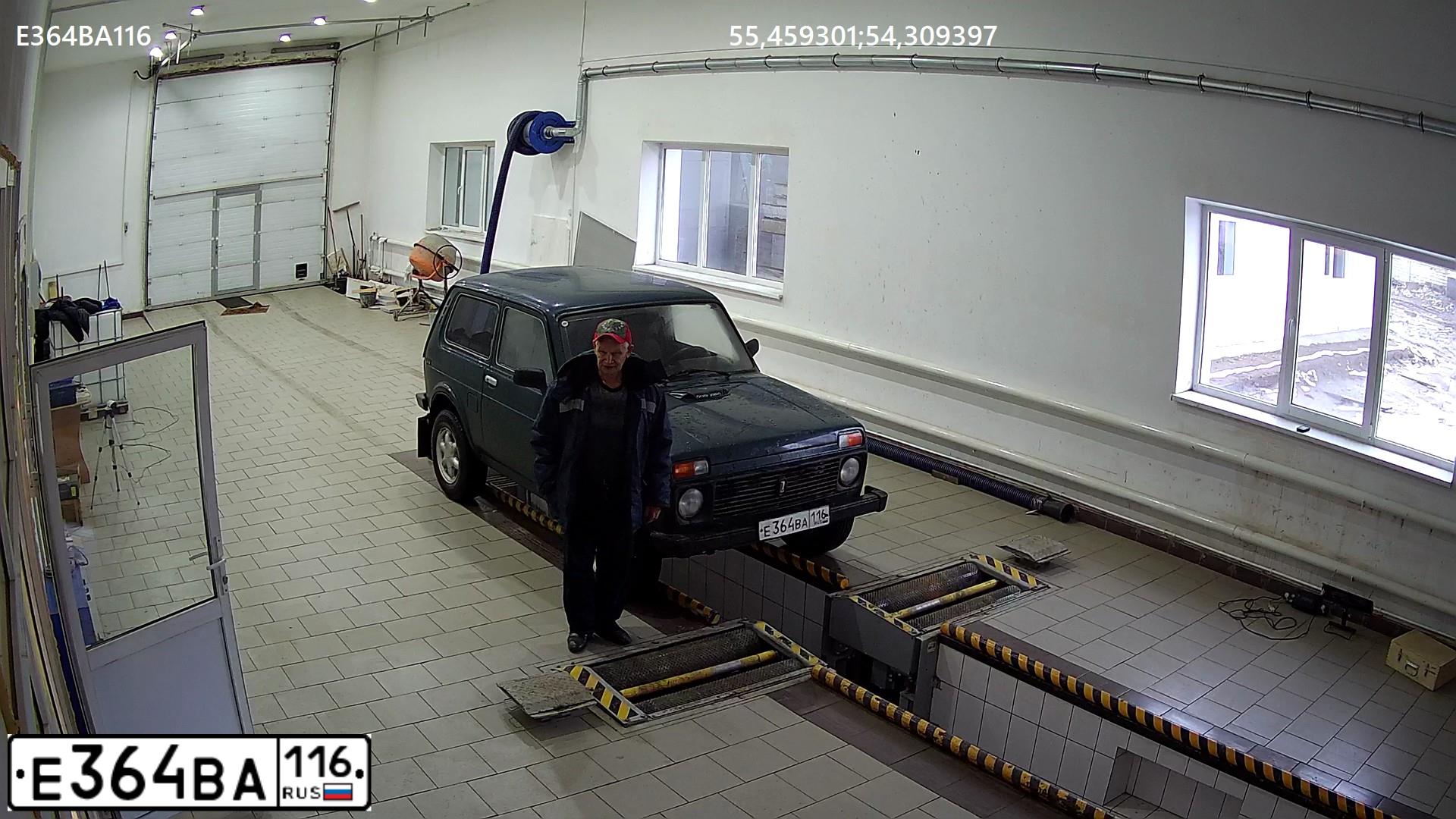 Фото автомобиля LADA NIVA, 2007 — госномер М355УР702. Цвет: Темно-зеленый