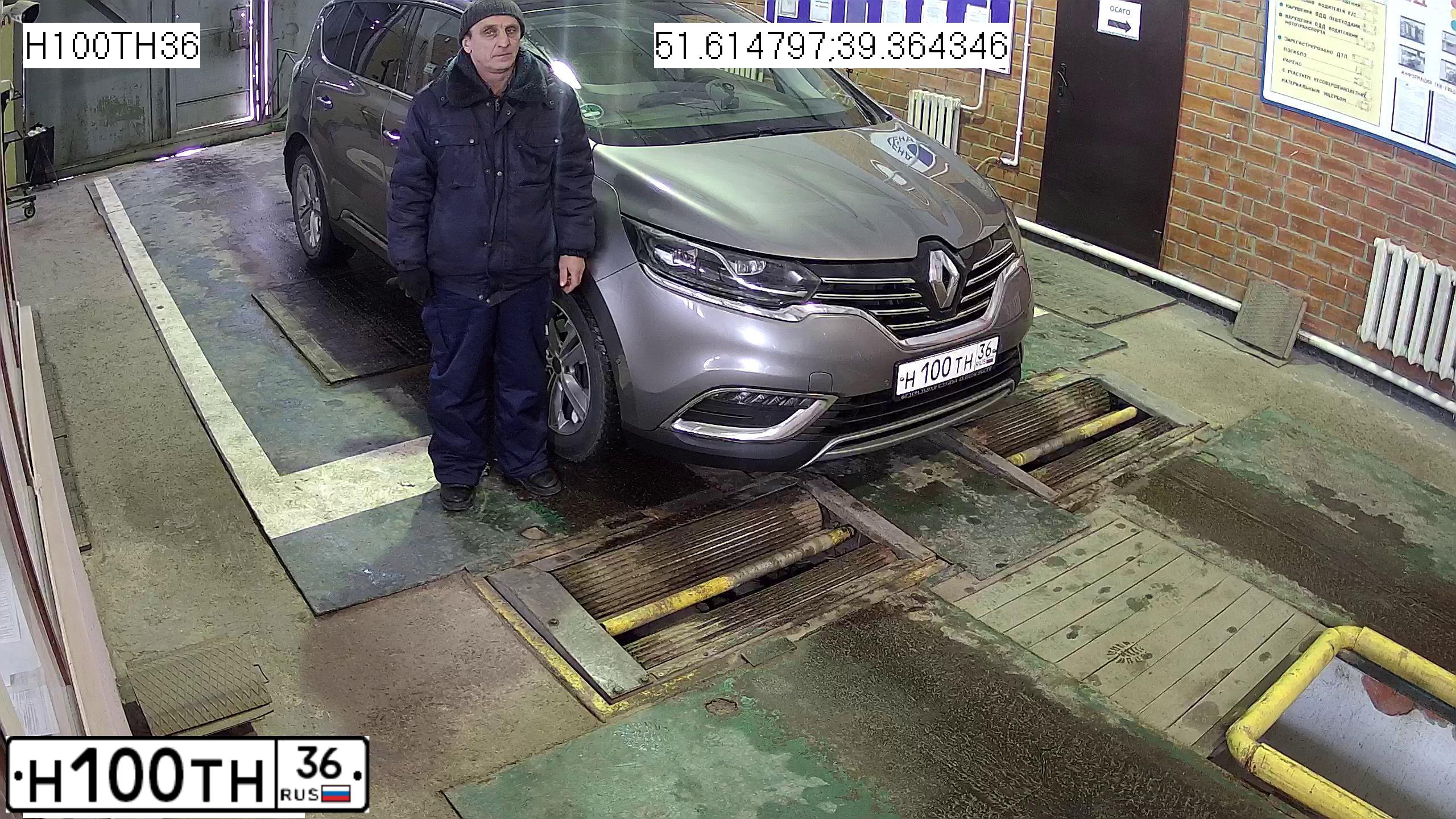 Фото автомобиля VOLKSWAGEN POLO, 2010 — госномер Н100ТН36. Цвет: ВИШНЕВО-КРАСНЫЙ
