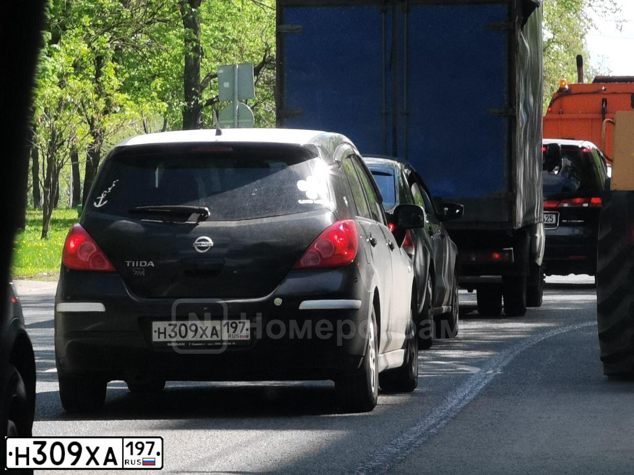 Фото автомобиля NISSAN TIIDA, 2011 — госномер К645ОН178. Цвет: КРАСНЫЙ