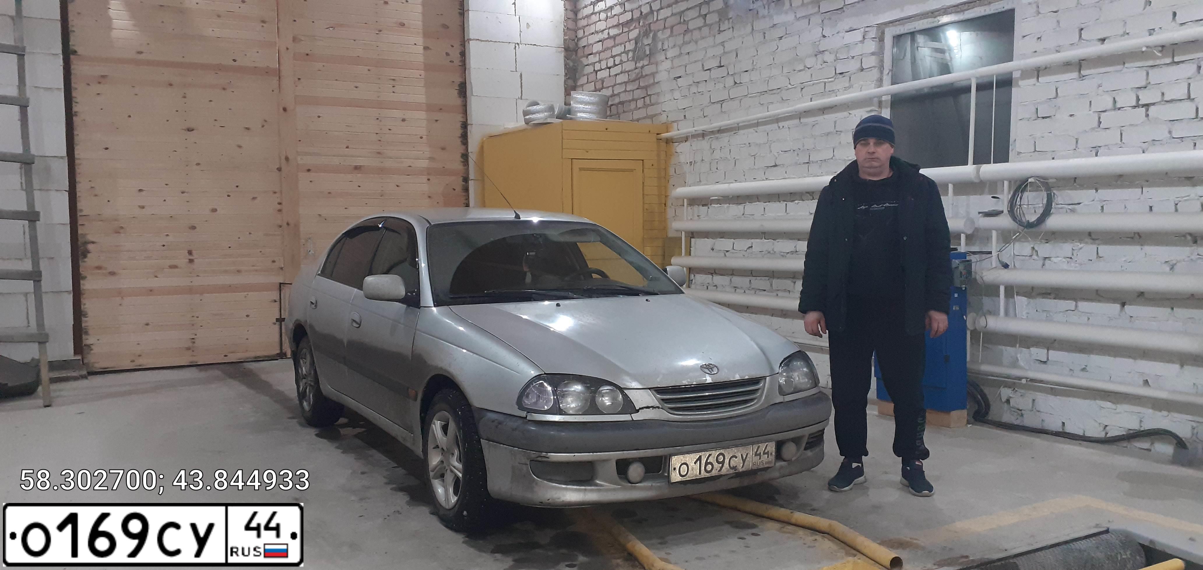 Фото автомобиля TOYOTA AVENSIS, 1999 — госномер О169СУ44. Цвет: СЕРЕБРИСТЫЙ