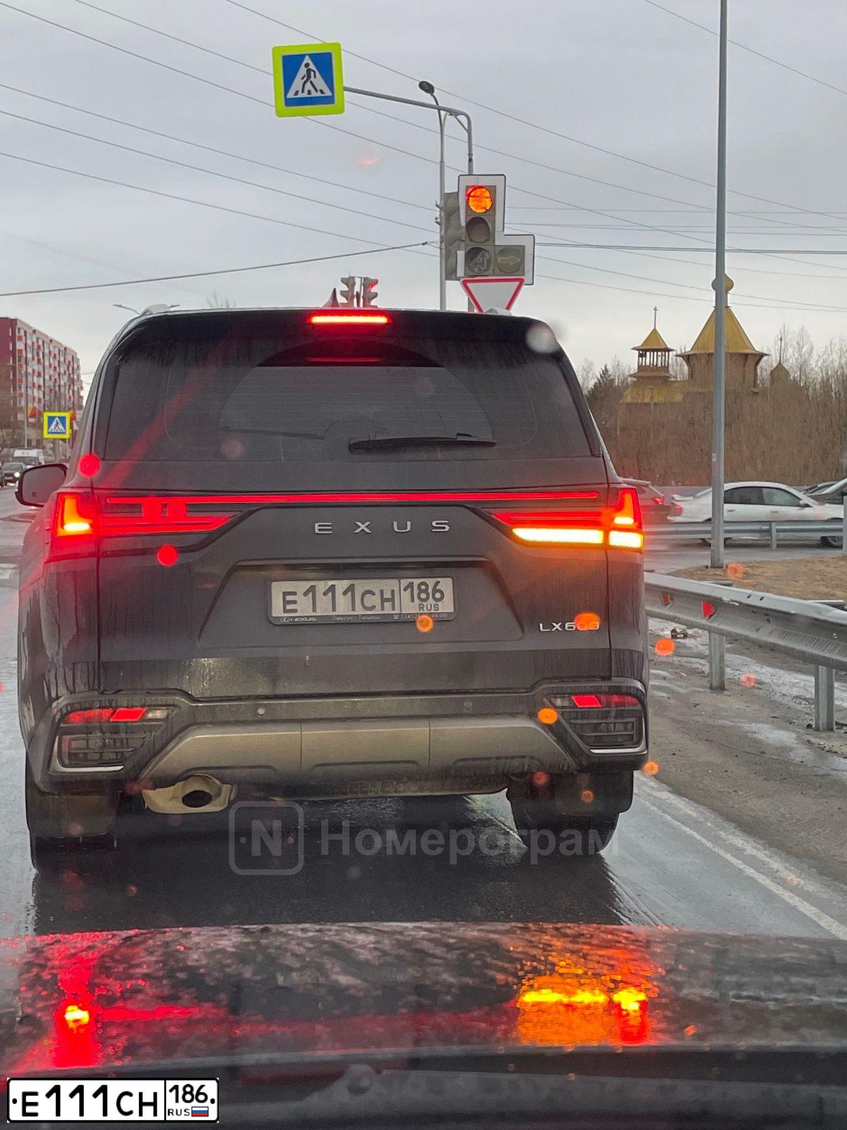 Фото автомобиля LADA 1117 KALINA, 2008 — госномер Е111СН186. Цвет: Серебристый