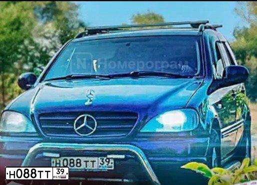 Фото автомобиля MERCEDES M-KLASSE, 1998 — госномер Н088ТТ39. Цвет: СИНИЙ