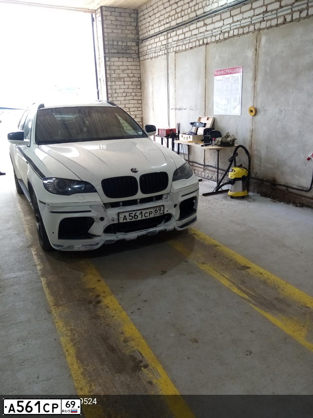 Фото автомобиля BMW X6, 2009 — госномер А999УЕ08. Цвет: Белый