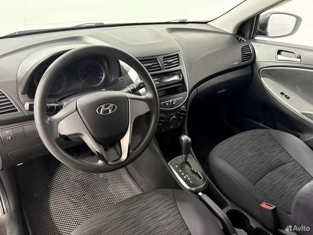 Фото автомобиля HYUNDAI SOLARIS, 2016 — госномер Р511ОВ32. Цвет: Коричневый