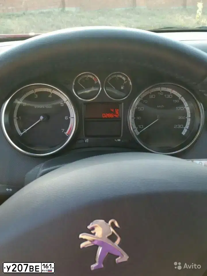 Фото автомобиля PEUGEOT 308, 2012 — госномер М528АХ180. Цвет: Красный