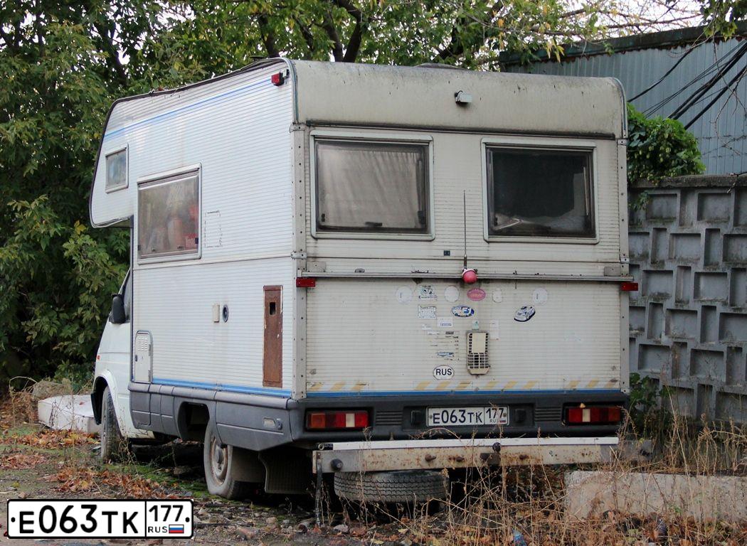 Фото автомобиля FORD TRANSIT, 1993 — госномер Е063ТК177. Цвет: Белый