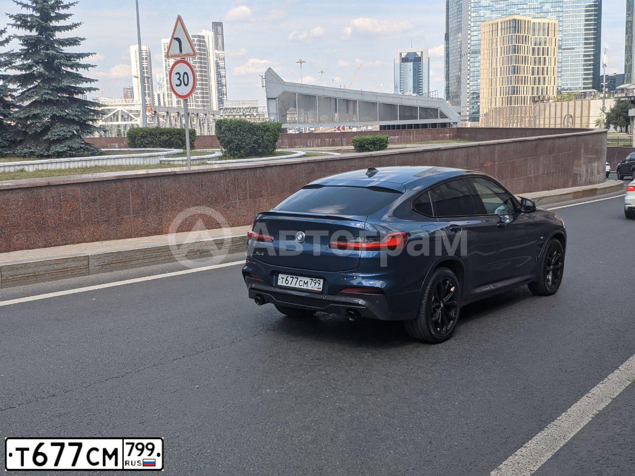 Фото автомобиля BMW X4, 2019 — госномер Т677СМ799. Цвет: СИНИЙ