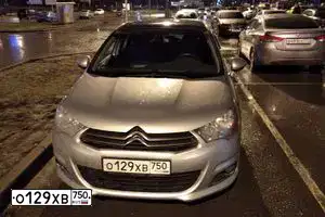 Фото автомобиля CITROEN C4, 2011 — госномер Е898РВ190. Цвет: Серебристый