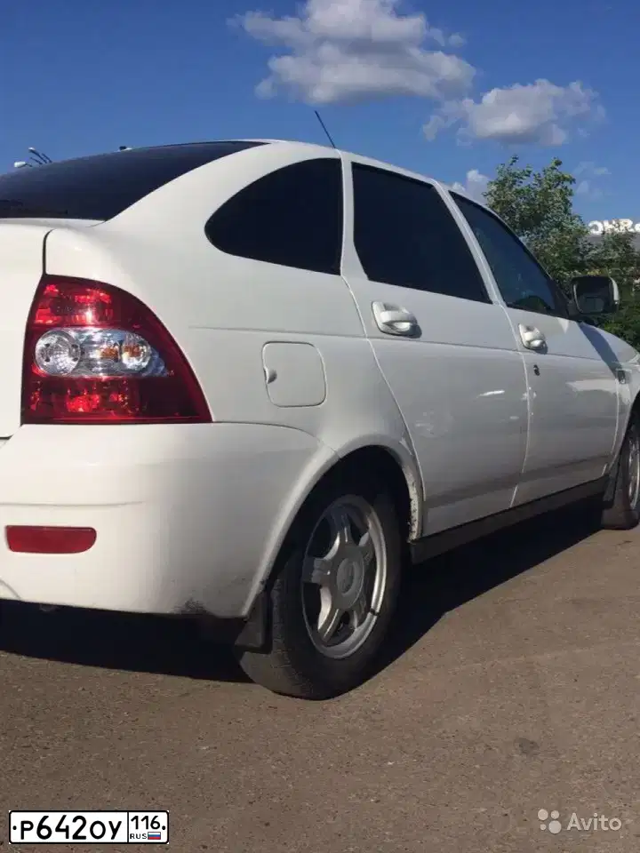 Фото автомобиля LADA 2172 PRIORA, 2012 — госномер Р642ОУ116. Цвет: Белый