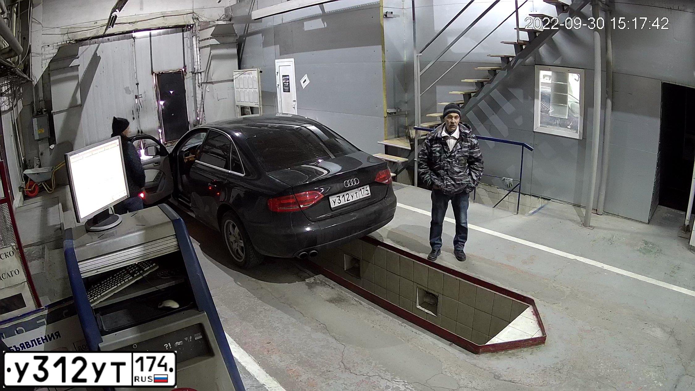 Фото автомобиля AUDI A4, 2008 — госномер М215ТУ124. Цвет: ЧЕРНЫЙ