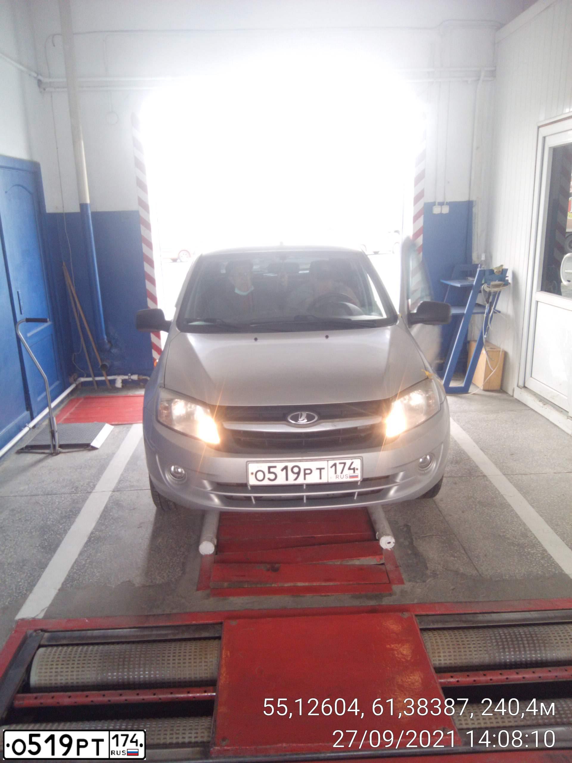 Фото автомобиля LADA 2190 GRANTA, 2013 — госномер О519РТ174. Цвет: Серебристый