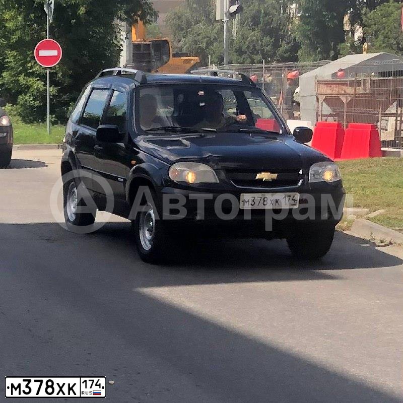 Фото автомобиля CHEVROLET NIVA, 2009 — госномер М378ХК174. Цвет: ЧЕРНЫЙ