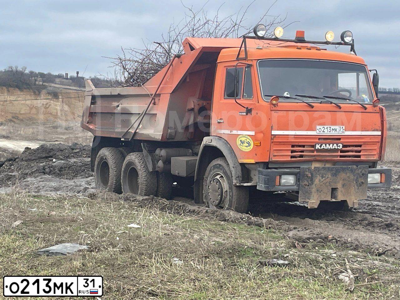 Фото автомобиля KAMAZ 55111 /6X4/, 2004 — госномер Е178СХ31. Цвет: ОРАНЖЕВЫЙ
