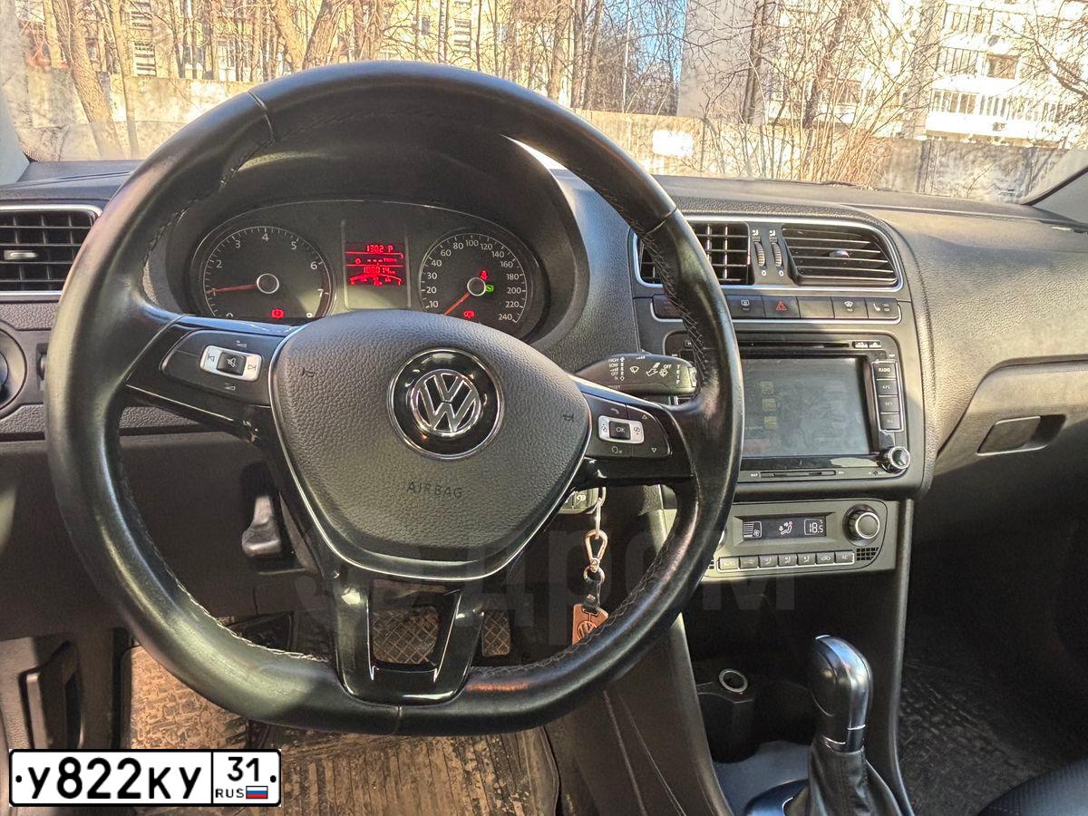 Фото автомобиля VOLKSWAGEN POLO, 2012 — госномер Т301ХР197. Цвет: Темно-синий