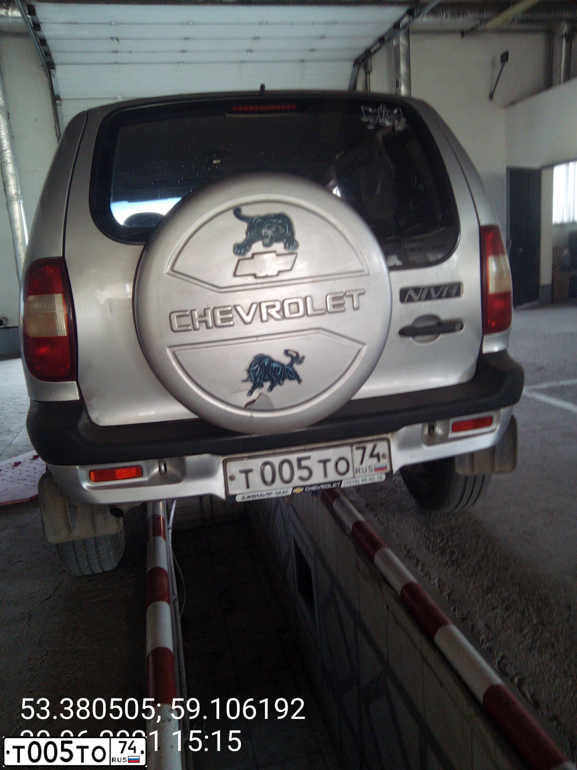 Фото автомобиля CHEVROLET NIVA, 2005 — госномер В809НО761. Цвет: СВЕТЛО-СЕРЕБРИСТЫЙ МЕТАЛ