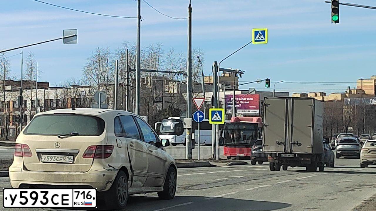 Фото автомобиля MERCEDES B-KLASSE, 2008 — госномер У593СЕ716. Цвет: БЕЖЕВЫЙ