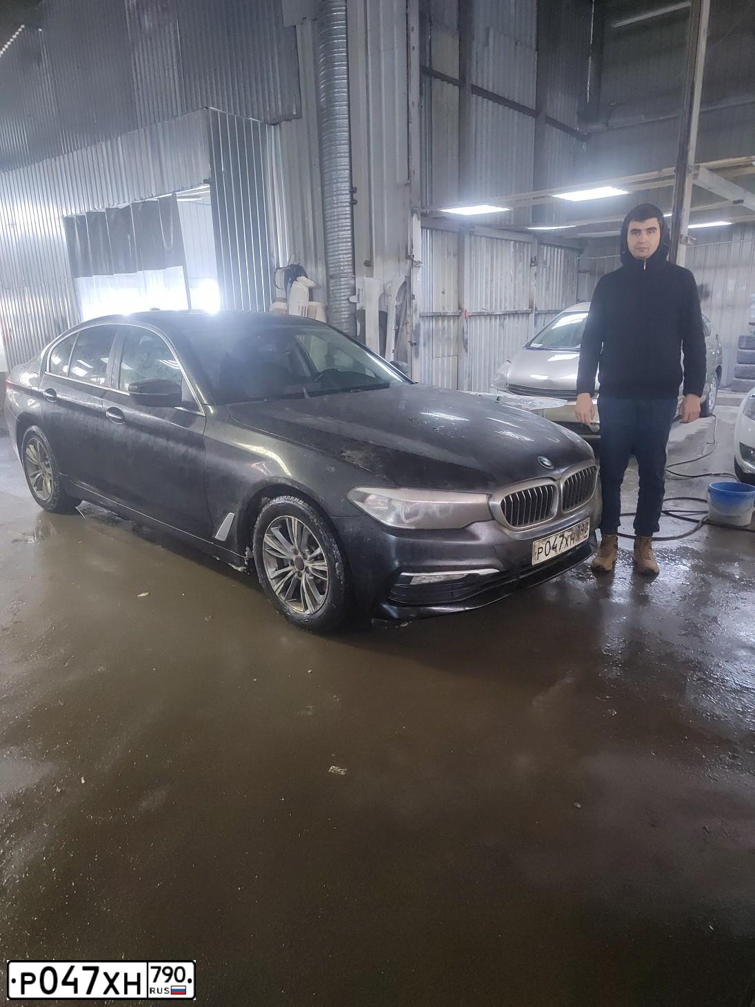 Фото автомобиля BMW SERIE 5, 2018 — госномер Р047ХН790. Цвет: ЧЕРНЫЙ