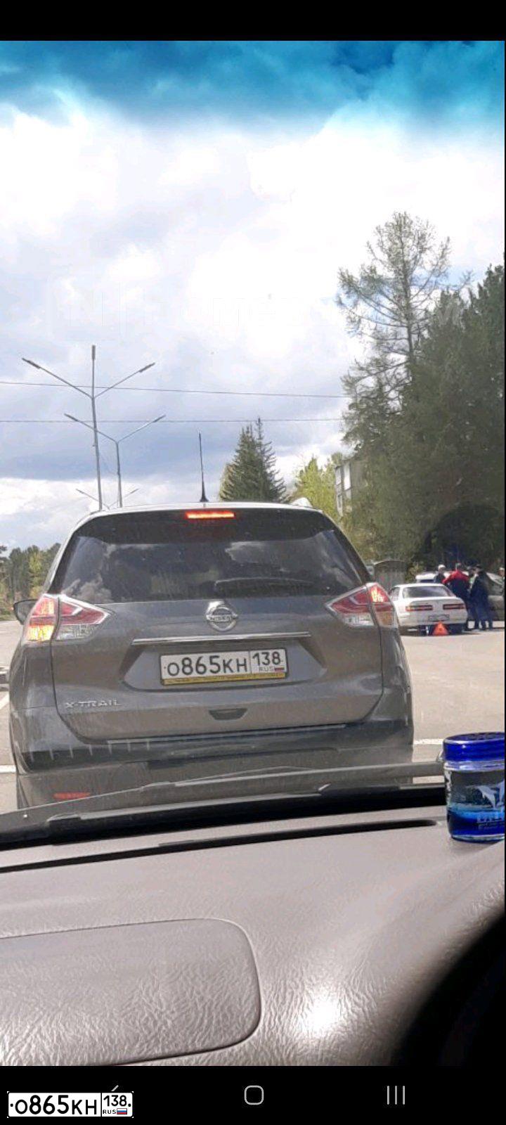 Фото автомобиля NISSAN X-TRAIL, 2015 — госномер О865КН138. Цвет: СЕРЫЙ
