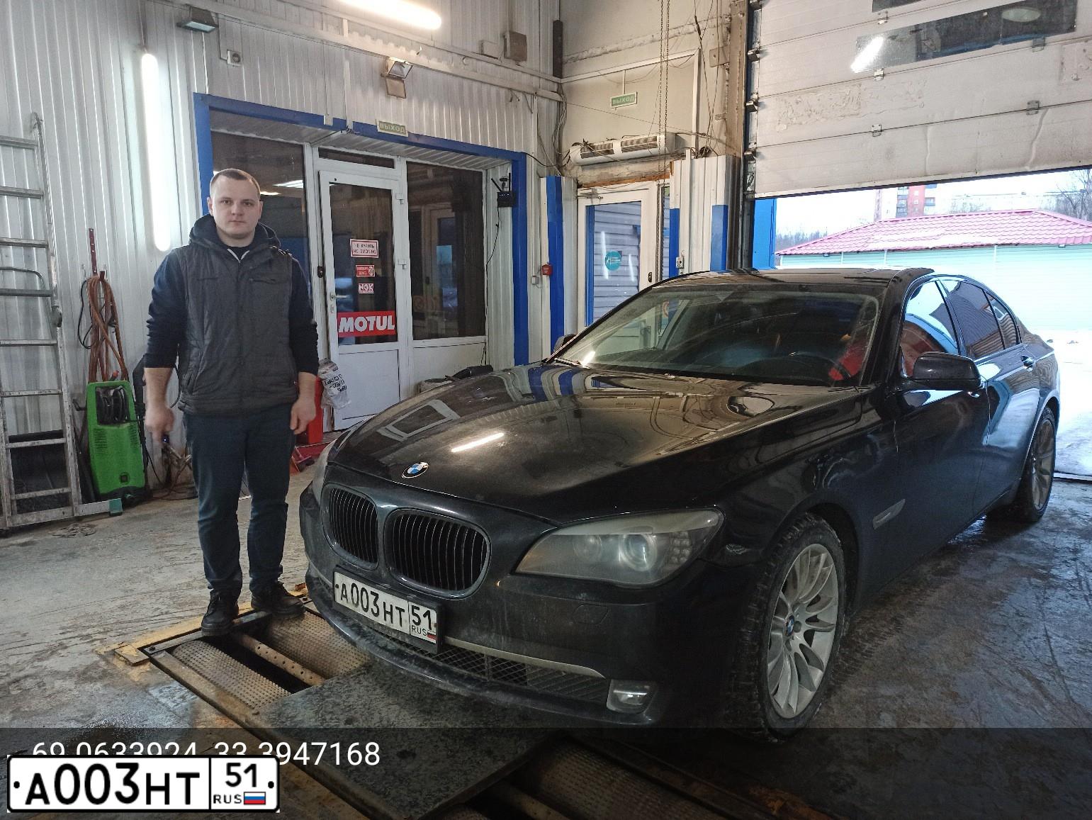 Фото автомобиля AUDI A8, 2010 — госномер А003НТ51. Цвет: ЧЕРНЫЙ