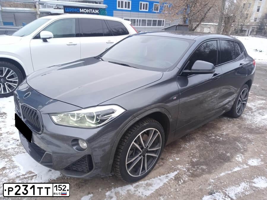 Фото автомобиля BMW X2, 2019 — госномер Р907КТ716. Цвет: Серый