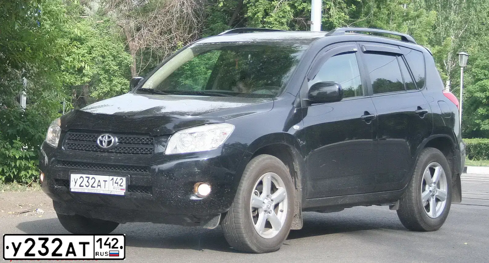Фото автомобиля TOYOTA RAV4, 2007 — госномер У232АТ142. Цвет: ЧЕРНЫЙ