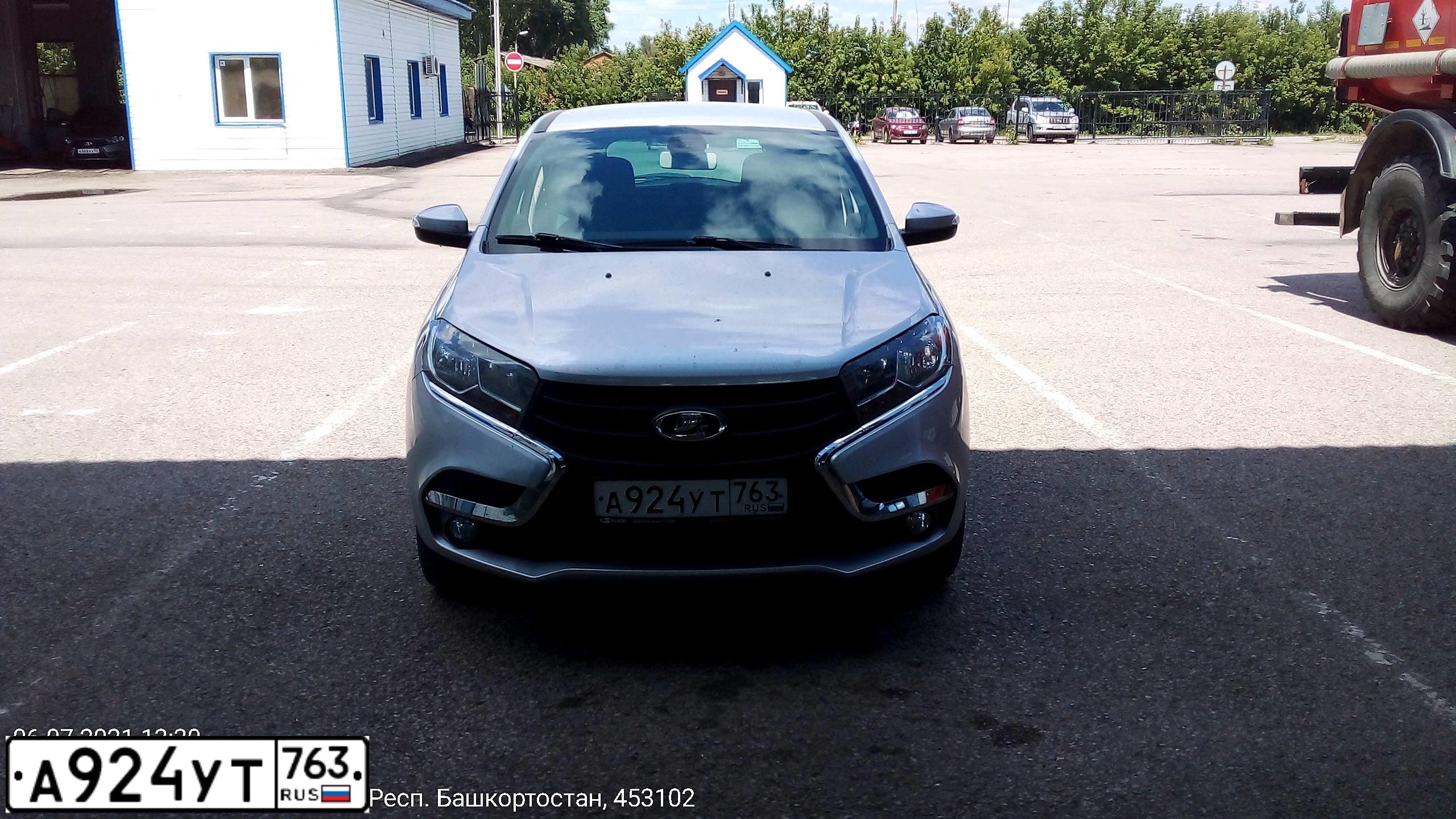 Фото автомобиля LADA XRAY, 2016 — госномер Е710ОА702. Цвет: Серебристый