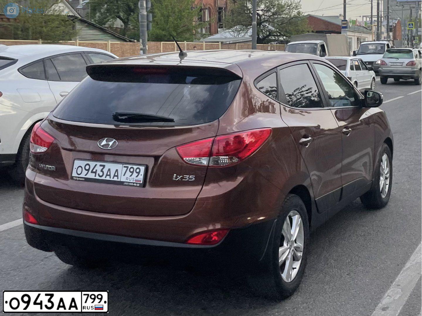 Фото автомобиля HYUNDAI IX35, 2013 — госномер О943АА799. Цвет: Коричневый