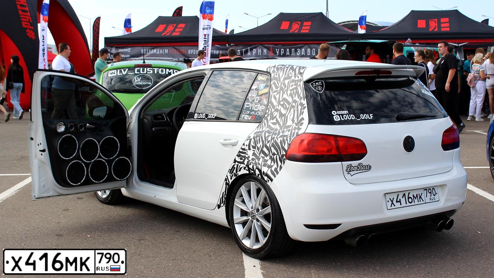 Фото автомобиля VOLKSWAGEN JETTA, 2010 — госномер Х416МК790. Цвет: Белый