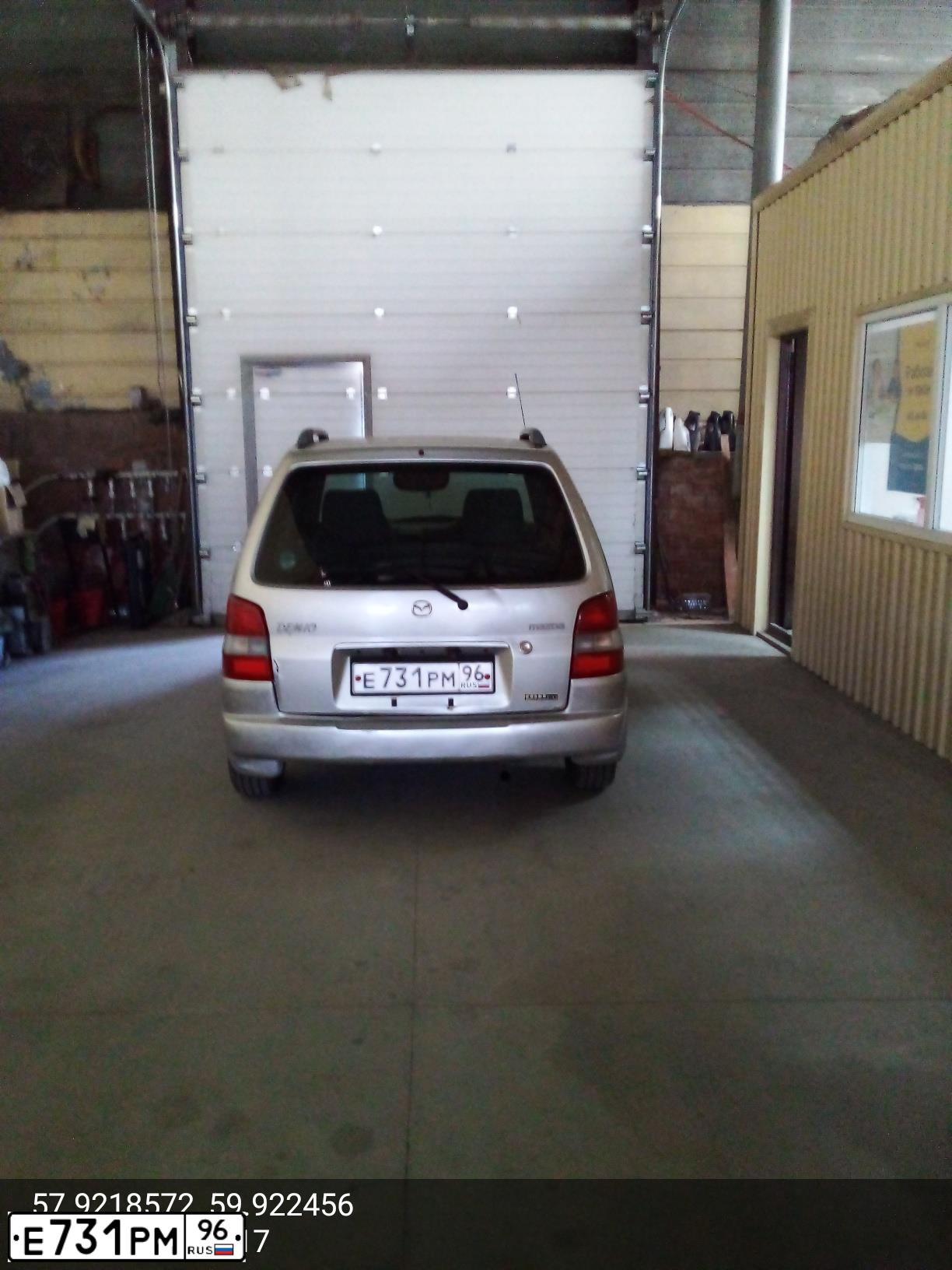 Фото автомобиля MAZDA DEMIO, 1999 — госномер Р914ВР196