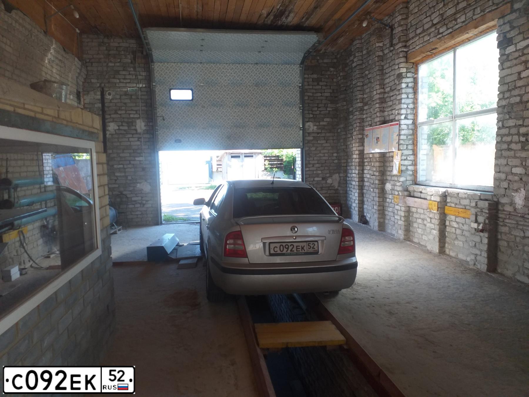 Фото автомобиля SKODA OCTAVIA, 2008 — госномер Х419МР37. Цвет: СВЕТЛО-СЕРЫЙ