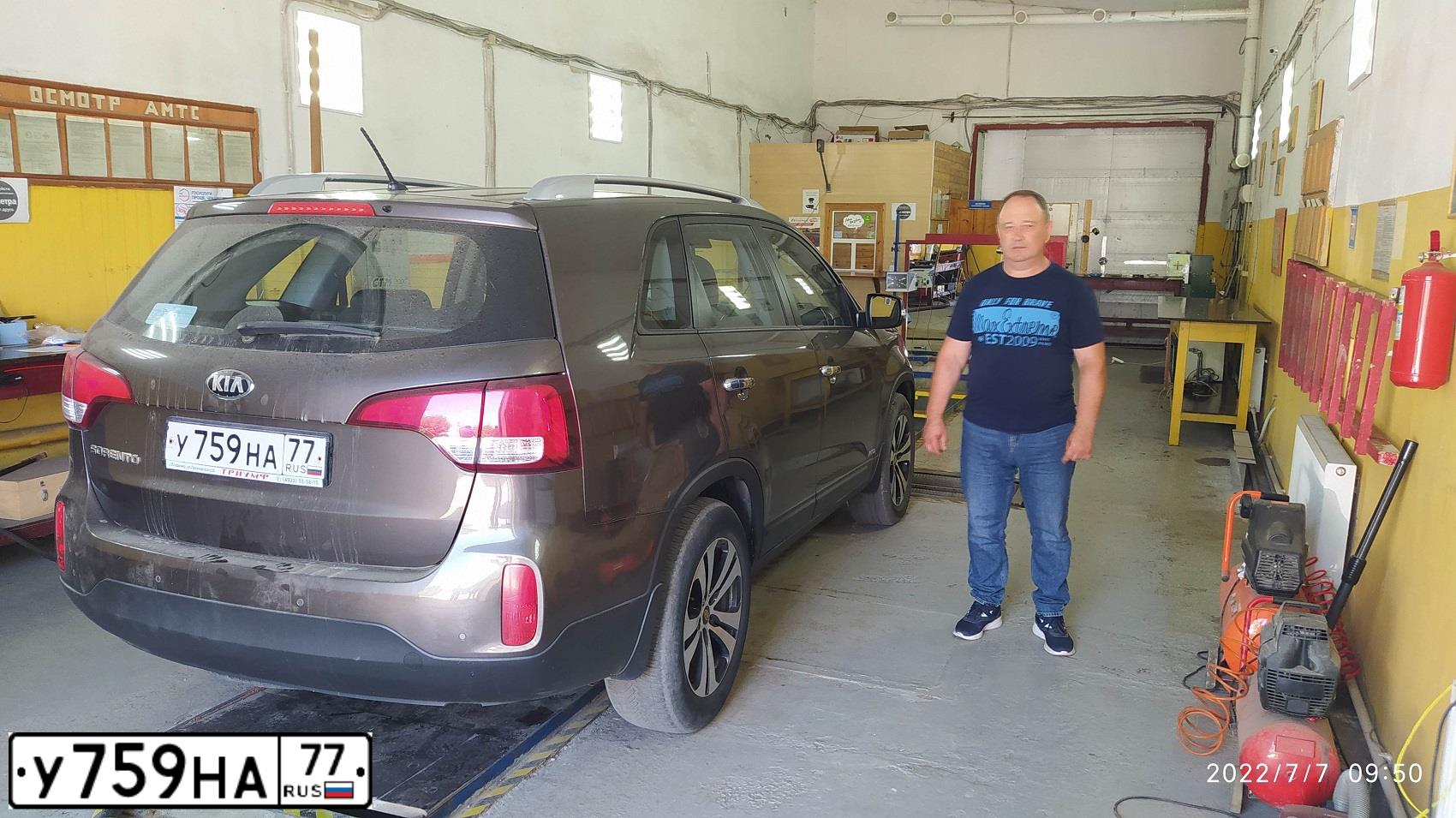 Фото автомобиля KIA SORENTO, 2013 — госномер У036ТО33. Цвет: БЕЖЕВЫЙ