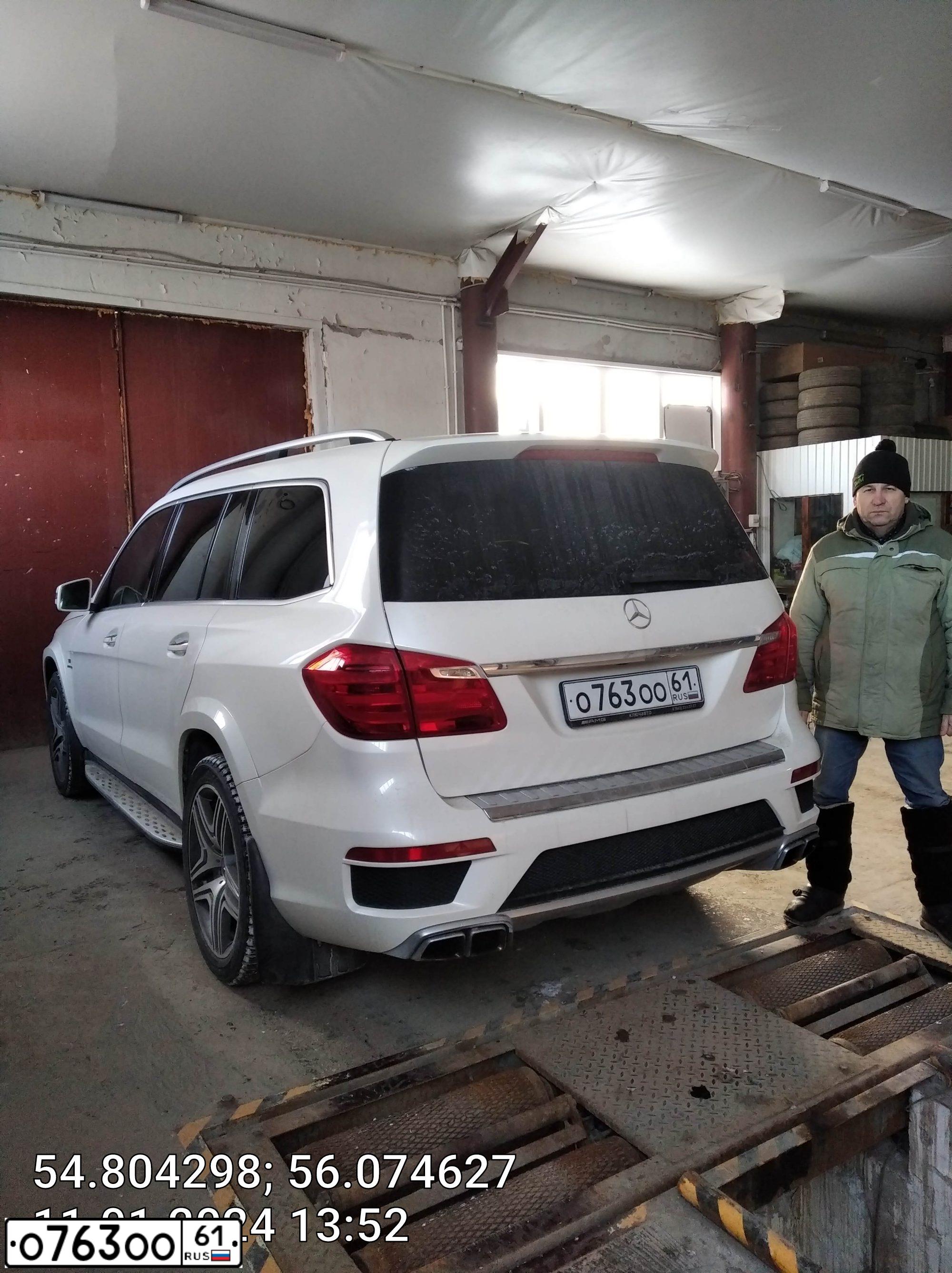 Фото автомобиля VOLKSWAGEN TOUAREG, 2010 — госномер О929ОО197. Цвет: ЧЕРНЫЙ