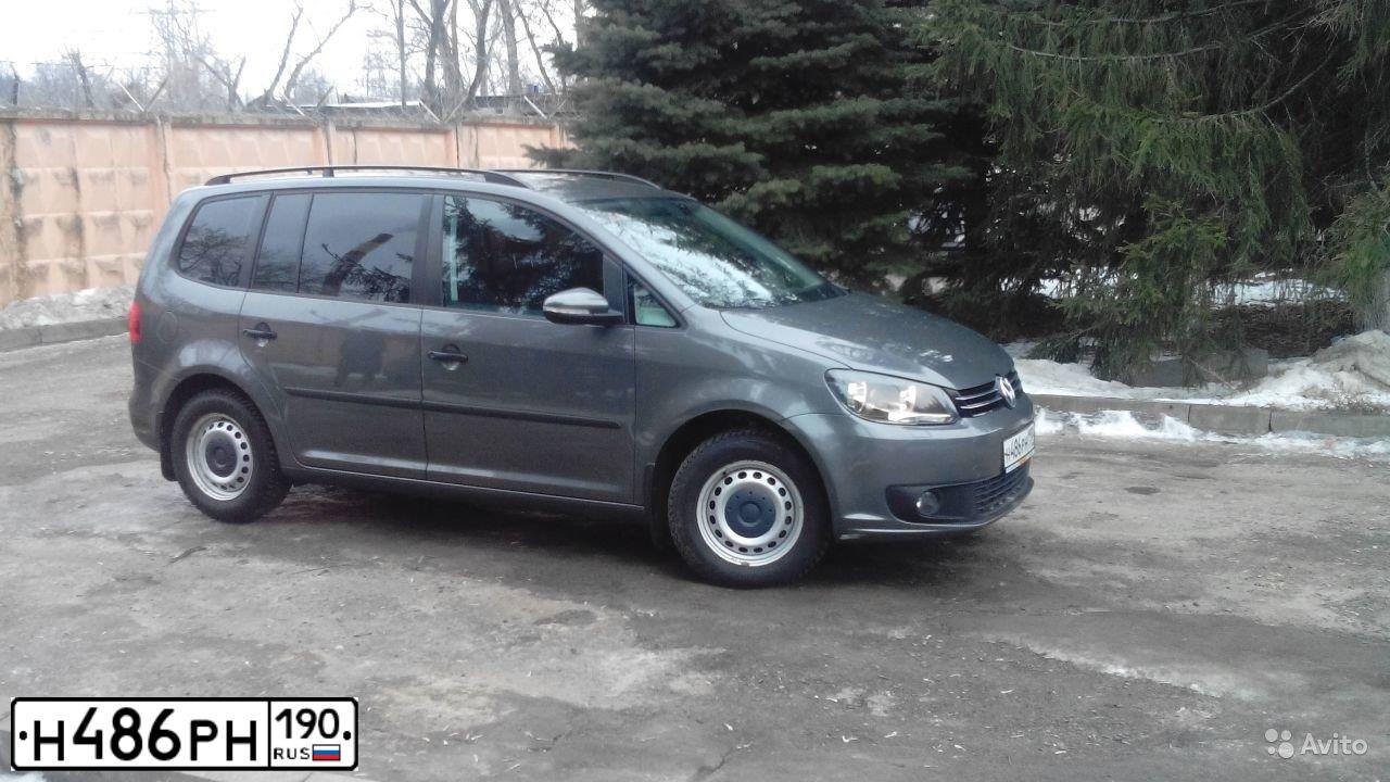 Фото автомобиля VOLKSWAGEN TOURAN, 2012 — госномер Е161МА136. Цвет: СЕРЫЙ ТЕМНЫЙ