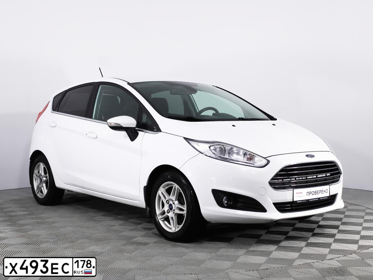Фото автомобиля FORD FIESTA / ASPIRE, 2017 — госномер Х493ЕС178. Цвет: Белый