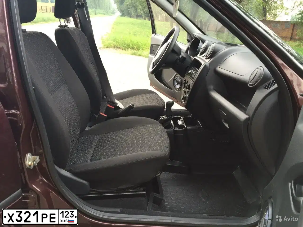 Фото автомобиля LADA 2190 GRANTA, 2012 — госномер Х321РЕ123. Цвет: ТЕМНО-ВИШНЕВЫЙ