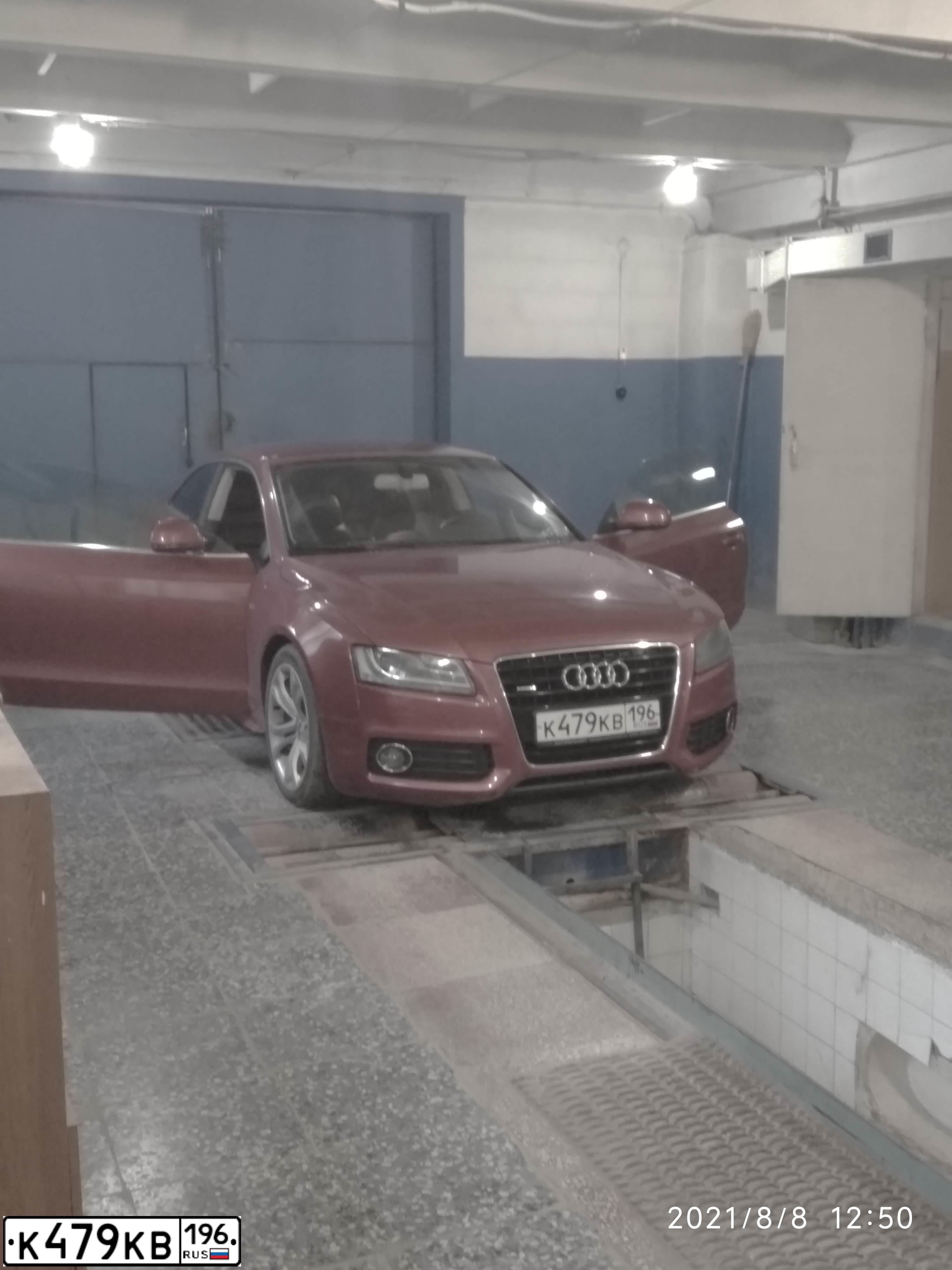 Фото автомобиля AUDI A5, 2008 — госномер К479КВ196. Цвет: ТЕМНО КРАСНЫЙ