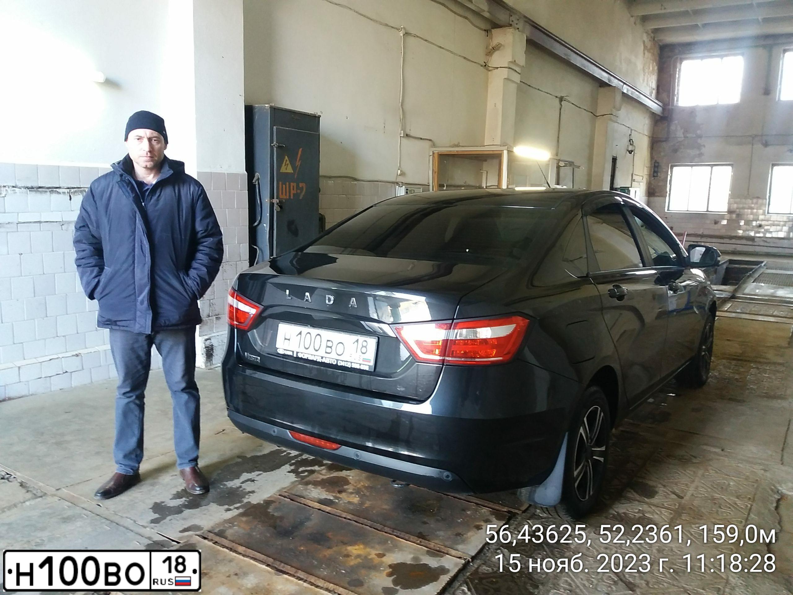 Фото автомобиля LADA VESTA, 2018 — госномер К556РУ18. Цвет: ЧЕРНЫЙ