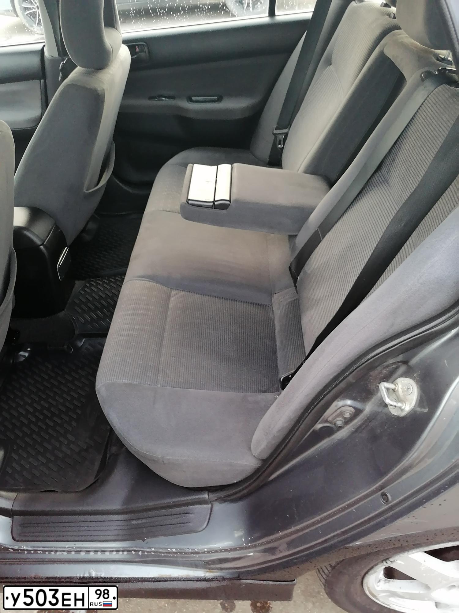 Фото автомобиля MITSUBISHI LANCER, 2004 — госномер У503ЕН98. Цвет: СЕРЫЙ