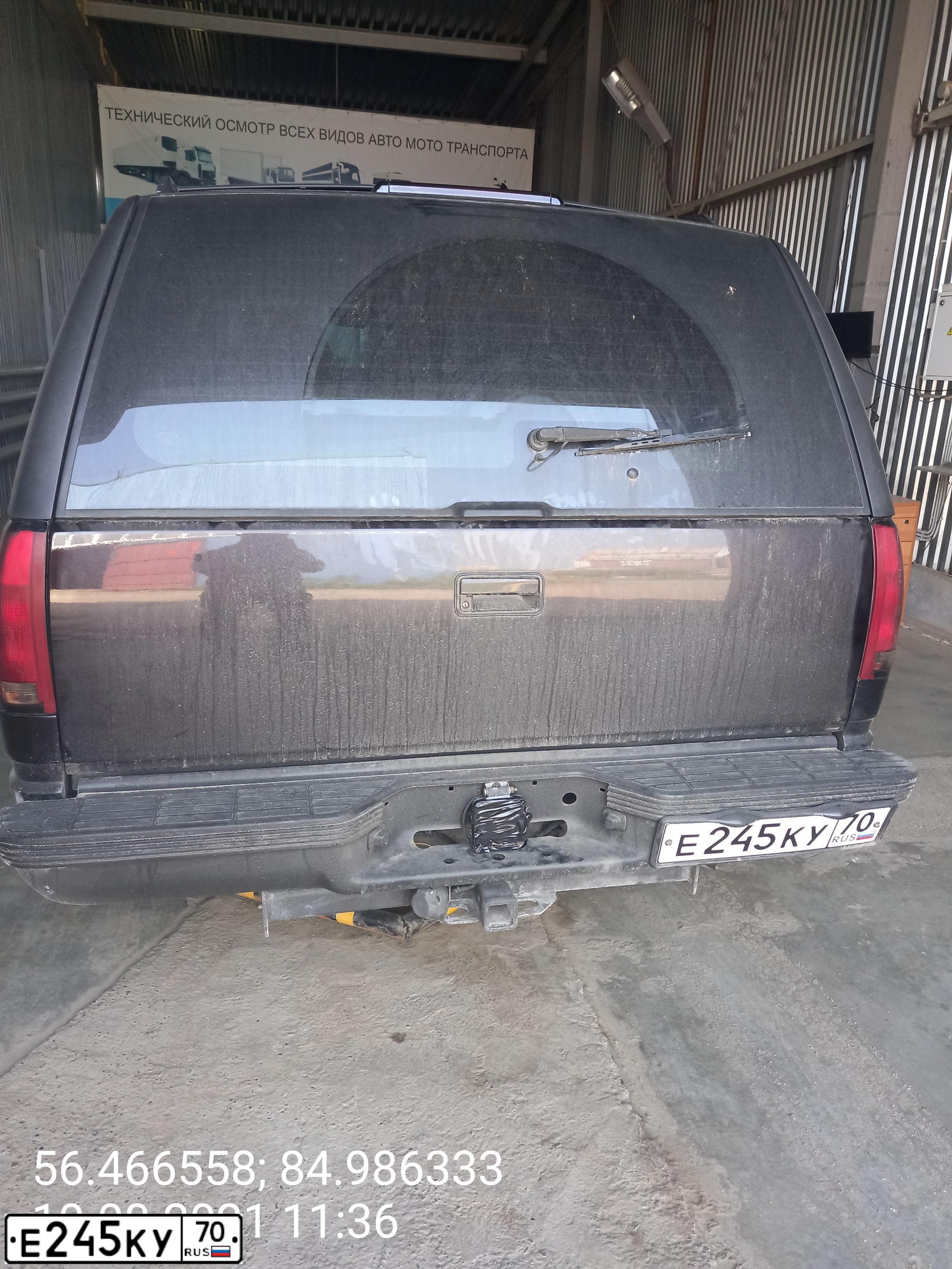 Фото автомобиля CHEVROLET TAHOE, 1996 — госномер К498МВ54. Цвет: ЧЕРНЫЙ