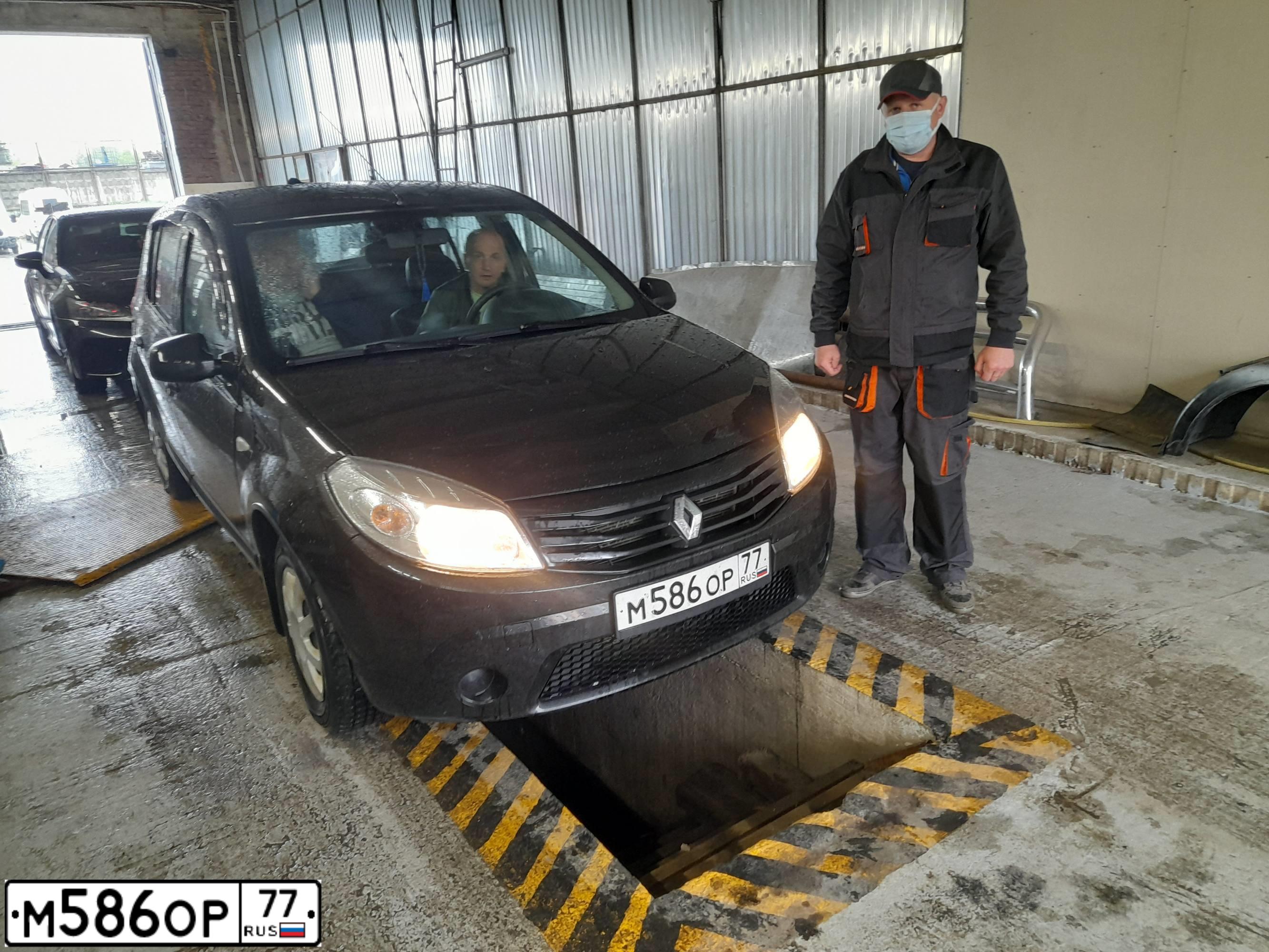 Фото автомобиля RENAULT SANDERO, 2013 — госномер В320ТС790. Цвет: ЧЕРНЫЙ