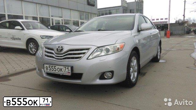 Фото автомобиля TOYOTA CAMRY, 2010 — госномер В555ОК71. Цвет: СЕРЕБРИСТЫЙ МЕТАЛЛИК
