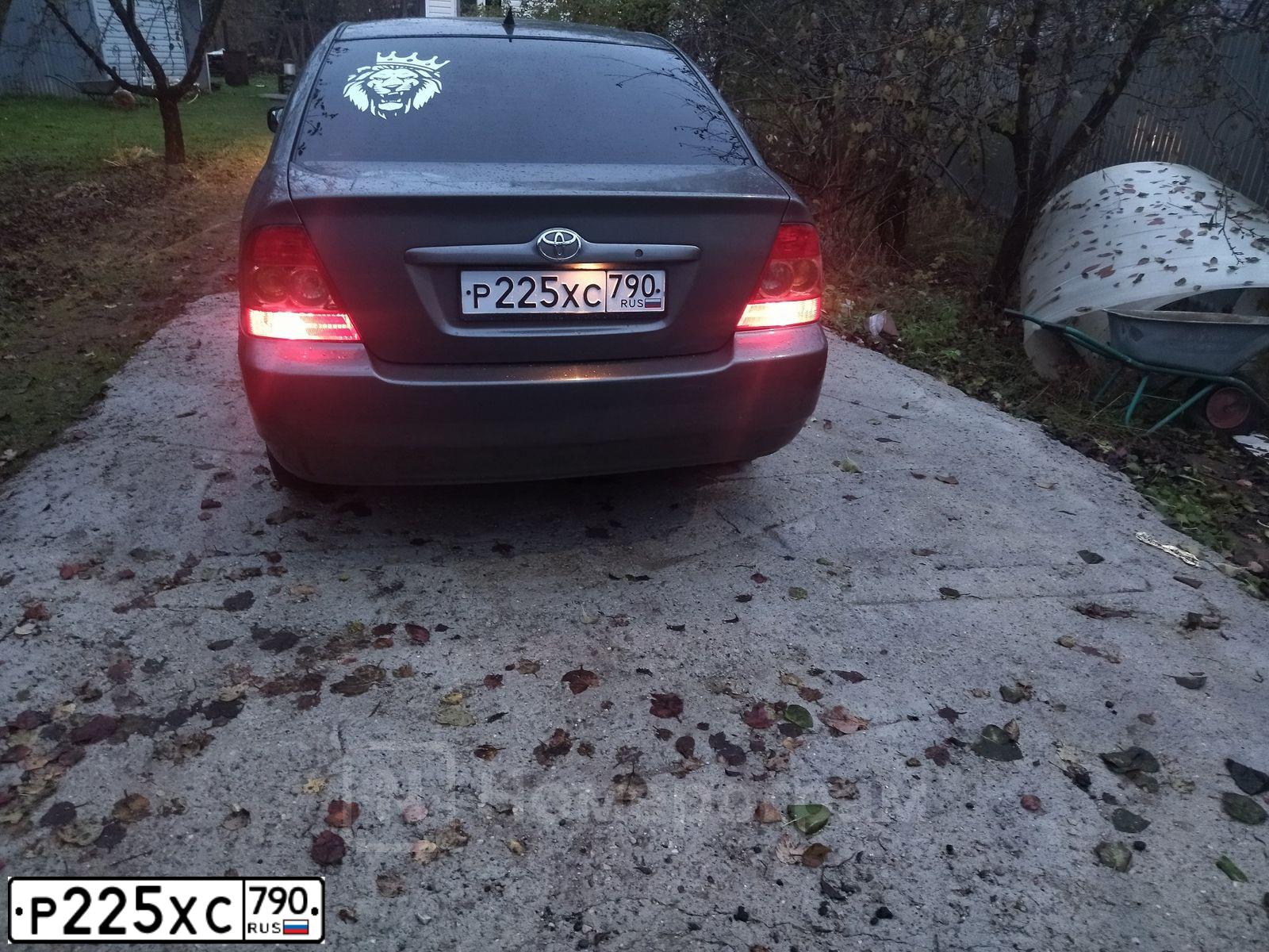 Фото автомобиля TOYOTA COROLLA, 2005 — госномер В885СЕ199. Цвет: Серый