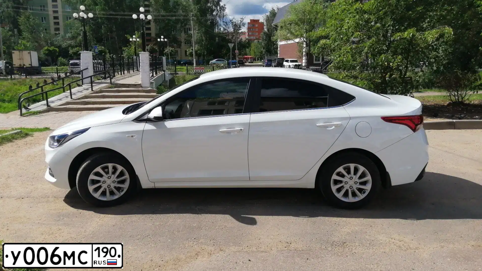 Фото автомобиля LADA 2109 SAMARA, 2003 — госномер У006МС190. Цвет: СИНИЙ ЯРКИЙ