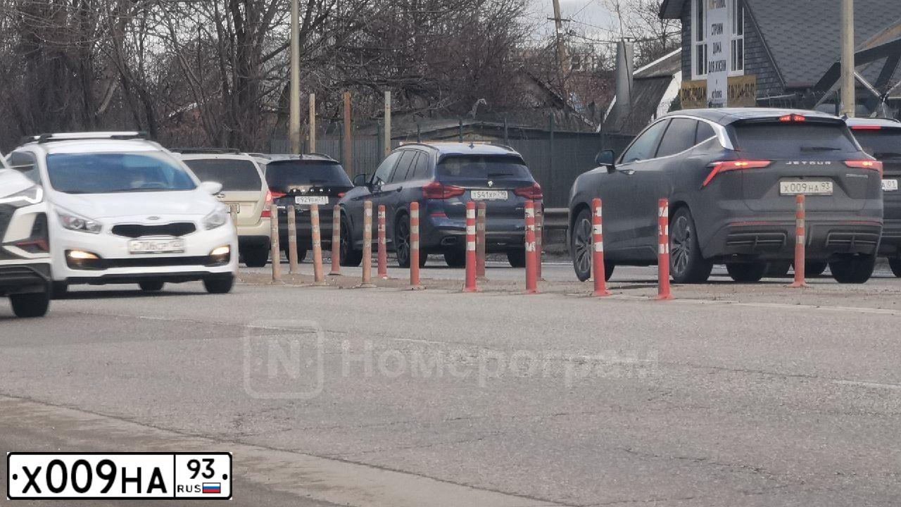 Фото автомобиля HYUNDAI I SANTA FE, 2006 — госномер Х009НА93. Цвет: ЧЕРНЫЙ