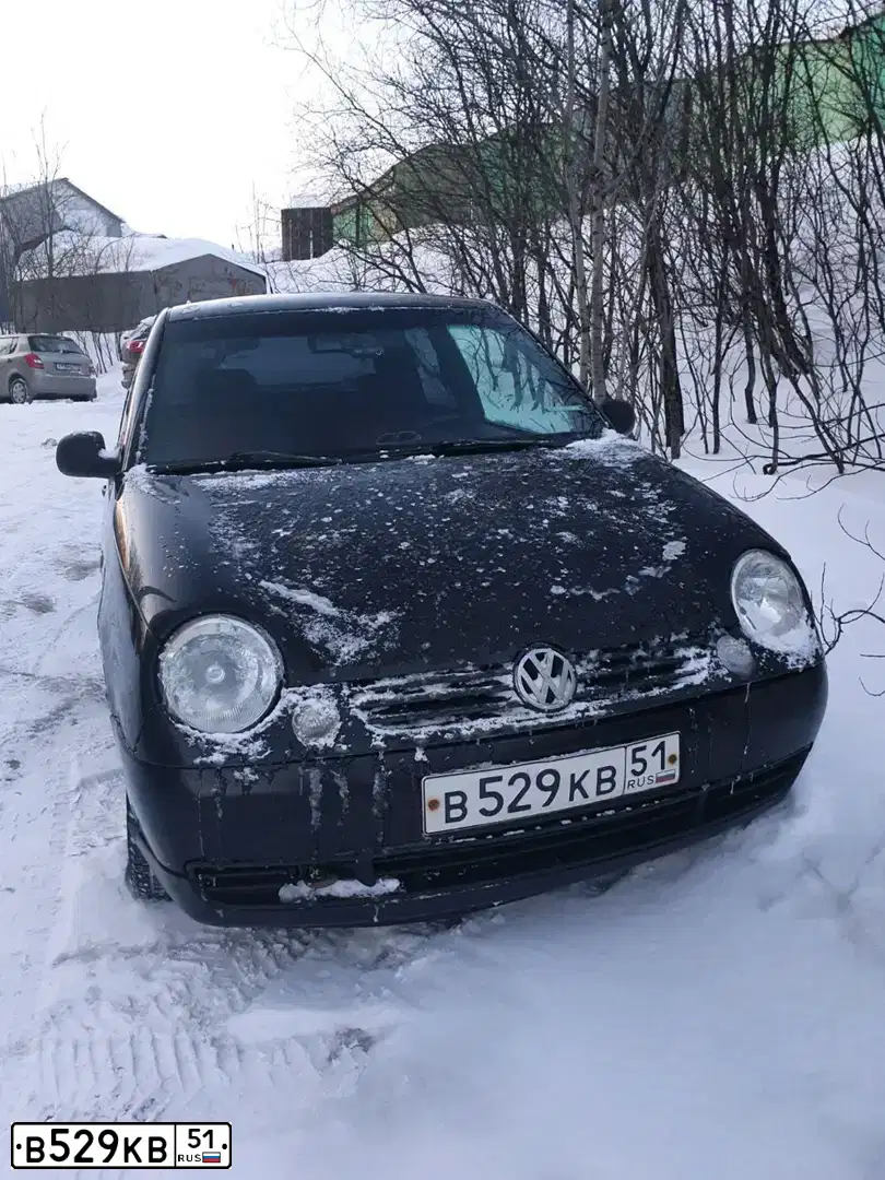 Фото автомобиля VOLKSWAGEN LUPO, 1999 — госномер О977ТУ60. Цвет: ЧЕРНЫЙ