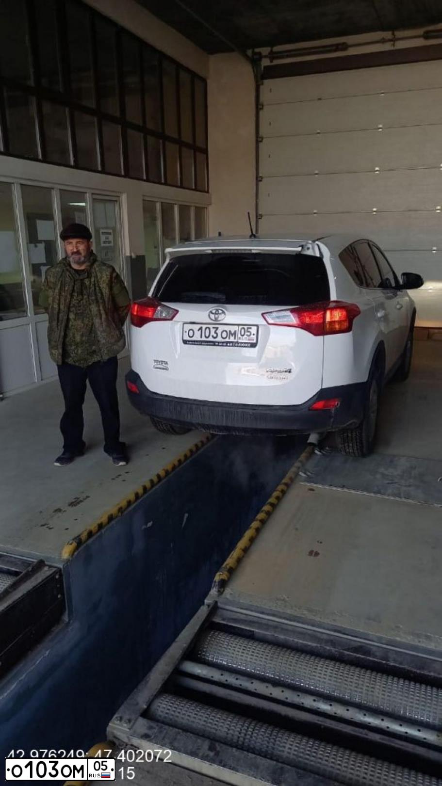 Фото автомобиля TOYOTA RAV4, 2014 — госномер Н200МХ05. Цвет: Белый