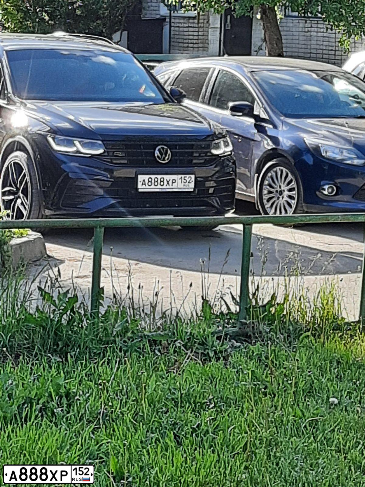 Фото автомобиля VOLKSWAGEN TIGUAN, 2014 — госномер С522УУ152. Цвет: Белый