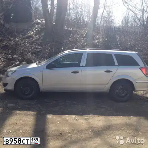 Фото автомобиля OPEL ASTRA, 2009 — госномер Р042ВН159. Цвет: Серый