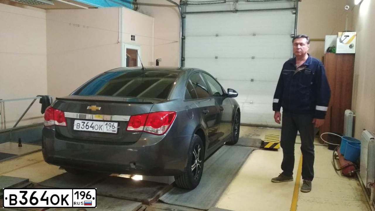 Фото автомобиля CHEVROLET CRUZE, 2011 — госномер Т275АМ196. Цвет: СЕРЫЙ